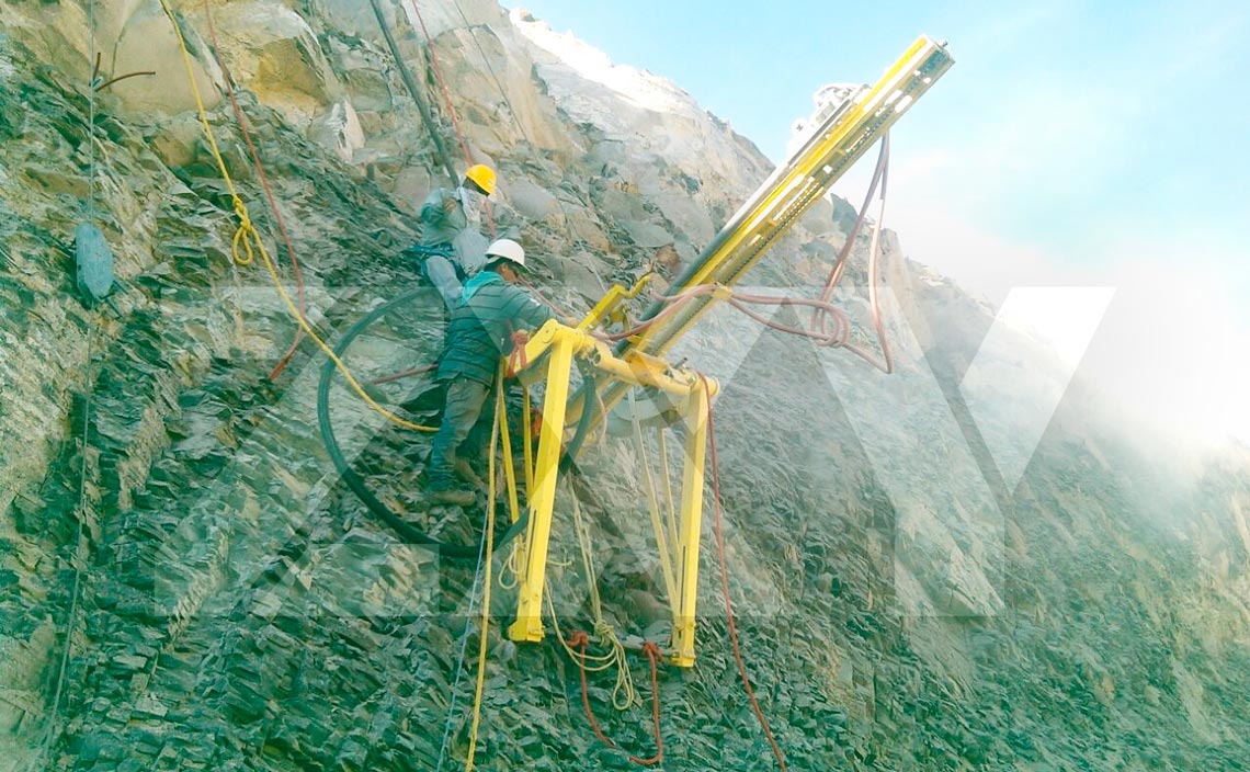 voladuras-barrenacion-anclas-pasivas-anclas-activas-concreto-lanzado-via-seca-cimentaciones-profundas-geotecnia-deep-foundations-ground-excavation-anchorage-auger-mortero-cemento-hormigon-proyectado-anclaje-estabilizacion-taludes-sotanos-terreno-instalacion-malla-drenes-llorones-anclas-activas-tensado-torones-placas-acuñamiento-estabilizacion-taludes-pared-anclada-cisternas-excavacion-tuneles-canales-muros-contencion-servicio-todo-mexico-pais-cdmx-zona-metropolitana-revista-espacios-construccion-arquitectura-habitissimo-obrasweb-construccion-revista-obras-virtualpro-cmic-zxy-gyec-driller-necs-itecsa-pimosa-cimesa-concretos-lanzados-construcciones-shotcrete-clc-terratest-terramec-geo-soluciones-gandara-armortech-viesa-oroc-gepesa-animal-soil-cipromex-ingenieria-geotecnica-icg-cgm-constructo-imc-cgm-grumacranes-ajm-alfo-imcyc-avanzacimentaciones-neumatica-perforacion-nyp-stenuick-rexdril-engranaje-cerbits-prorock-mejor-empresa-de-cimentacion-zxy-